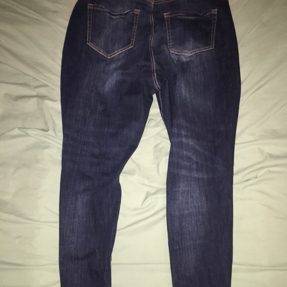 Curvy Jeans - Picture 2 of 2